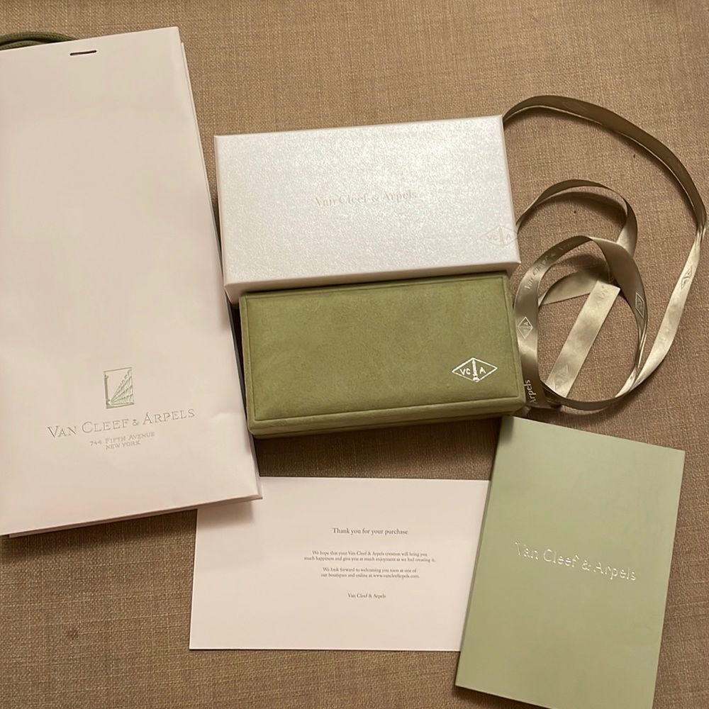 Authentic VCA Van Cleef & Arpels suede bracelet box, Outer Box and bag